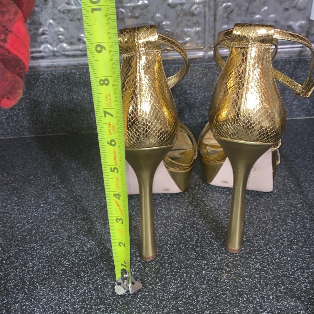 Jessica Simpson Gold Platform Heels - Picture 4 of 8